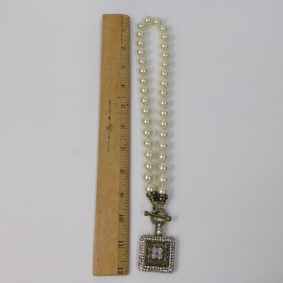 Heidi Daus‎ Signed Tantalizing Trio Faux Pearl Crystal Toggle Necklace - Picture 3 of 4